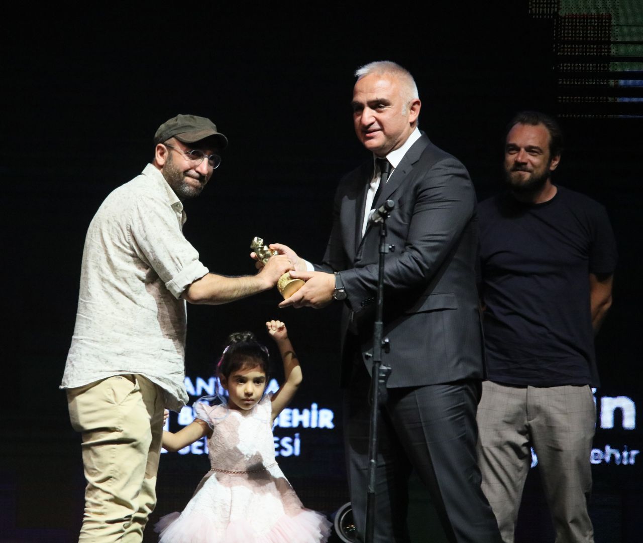 58'inci Antalya Altın Portakal Film Festivali’nde kırmızı halıda şıklık yarışı 10