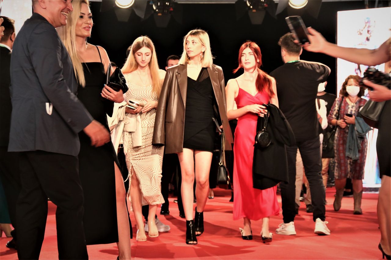 58'inci Antalya Altın Portakal Film Festivali’nde kırmızı halıda şıklık yarışı 6