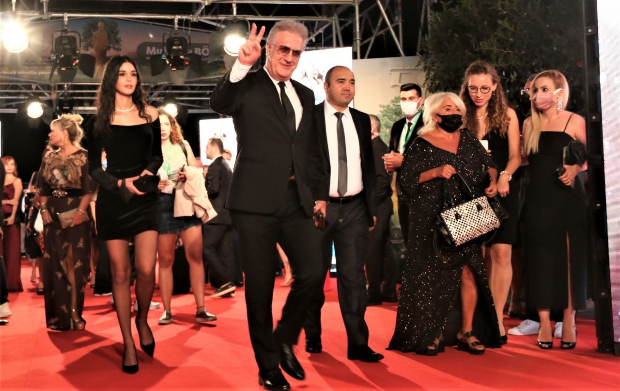 58'inci Antalya Altın Portakal Film Festivali’nde kırmızı halıda şıklık yarışı 27