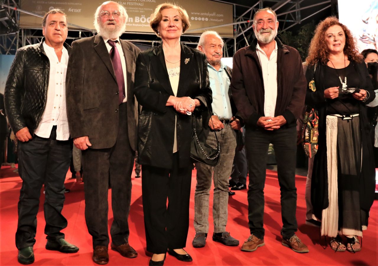 58'inci Antalya Altın Portakal Film Festivali’nde kırmızı halıda şıklık yarışı 29