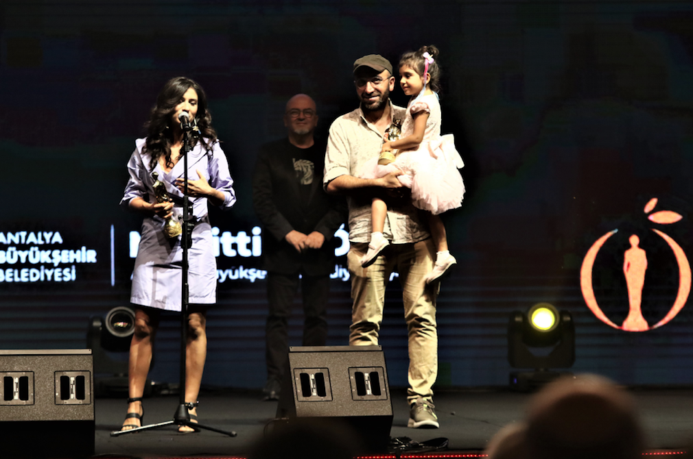 58'inci Antalya Altın Portakal Film Festivali’nde kırmızı halıda şıklık yarışı 40