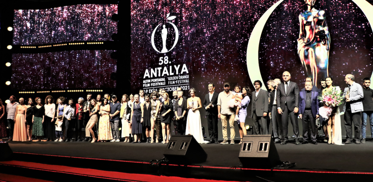 58'inci Antalya Altın Portakal Film Festivali’nde kırmızı halıda şıklık yarışı 41