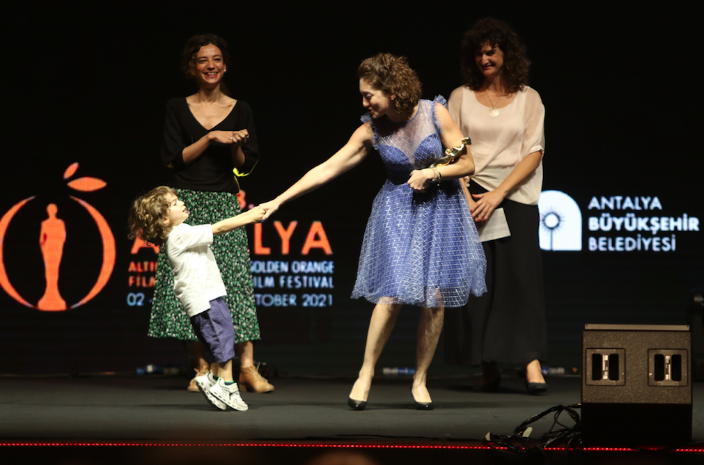 58'inci Antalya Altın Portakal Film Festivali’nde kırmızı halıda şıklık yarışı 19