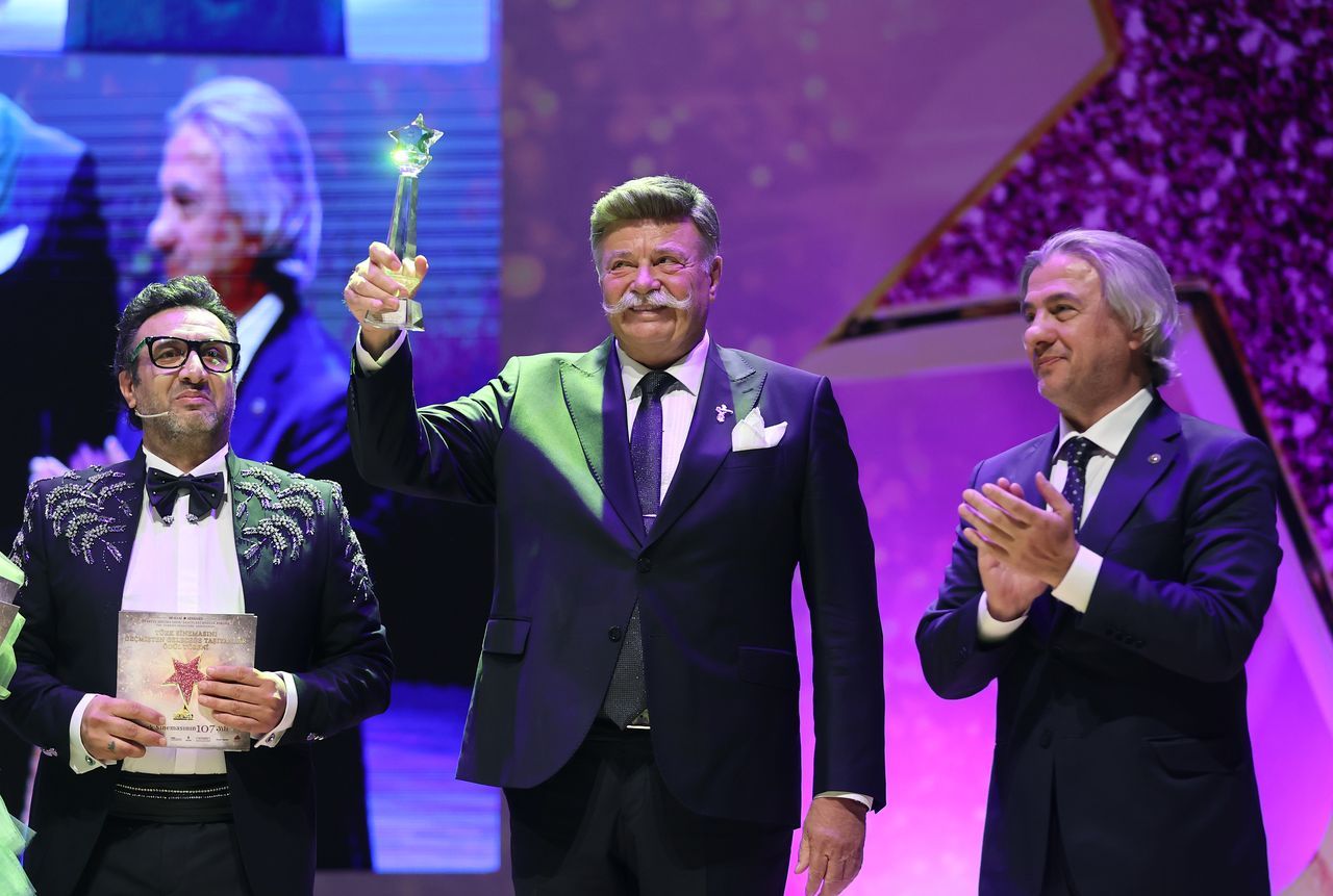 4. Türk Sinemasını Geçmişten Geleceğe Taşıyanlar Ödülleri verildi 8