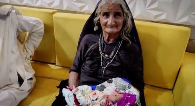 Dünya bu çifti konuşuyor! Biri 70, diğeri 75 yaşında... Evlat hasretleri 45 yılın sonunda dindi... 4