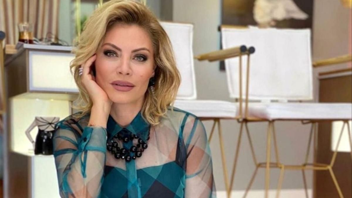 Seray Sever yatak odasında dekoltesiyle poz verdi! Eray Sünbül ile sarmaş dolaş oldu! 5