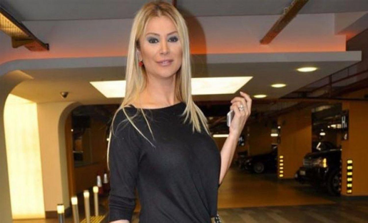 Songül Karlı yine uçuşa geçti! Kırmızı derin göğüs dekoltesi umurunda olmadı! Bu pozlar bir başka! 8