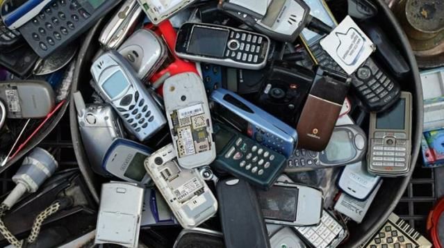 Hayrete düşüren karar: Eski telefon ve bilgisayarlardan altın üretilecek! 1
