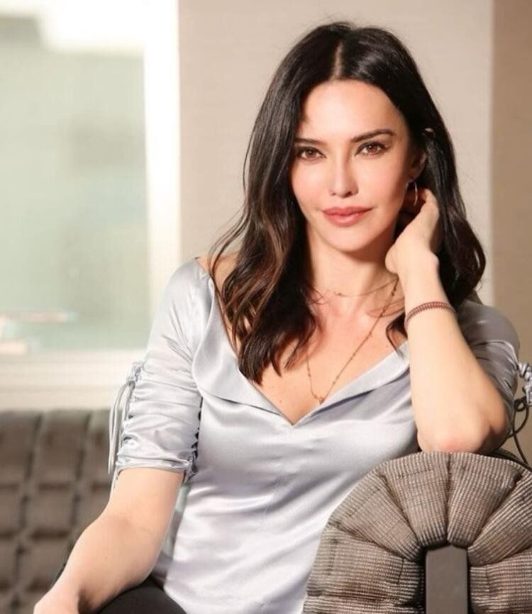 Camdaki Kız dizisinde iki rol arkadaşı yaşlarını kapıştırdı! Cana ile Nalan'ın yaş farkı olay oldu! 1