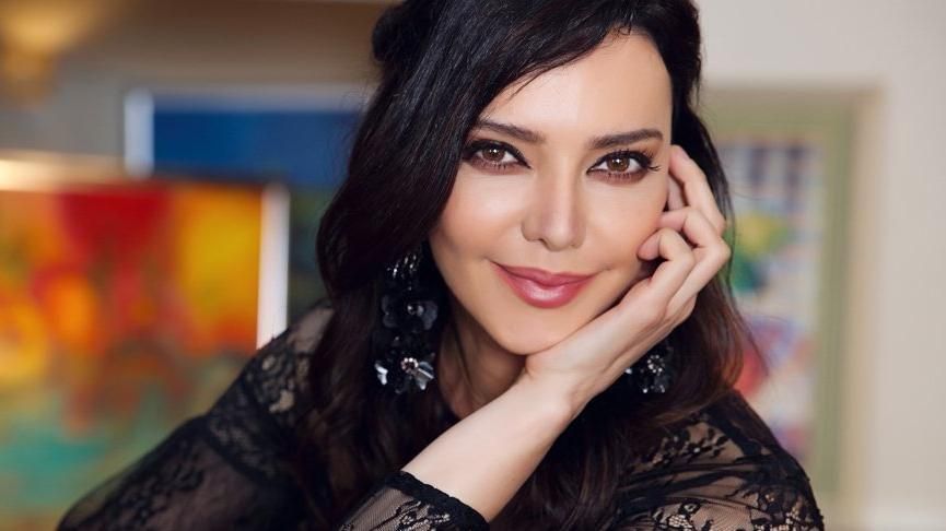 Camdaki Kız dizisinde iki rol arkadaşı yaşlarını kapıştırdı! Cana ile Nalan'ın yaş farkı olay oldu! 3