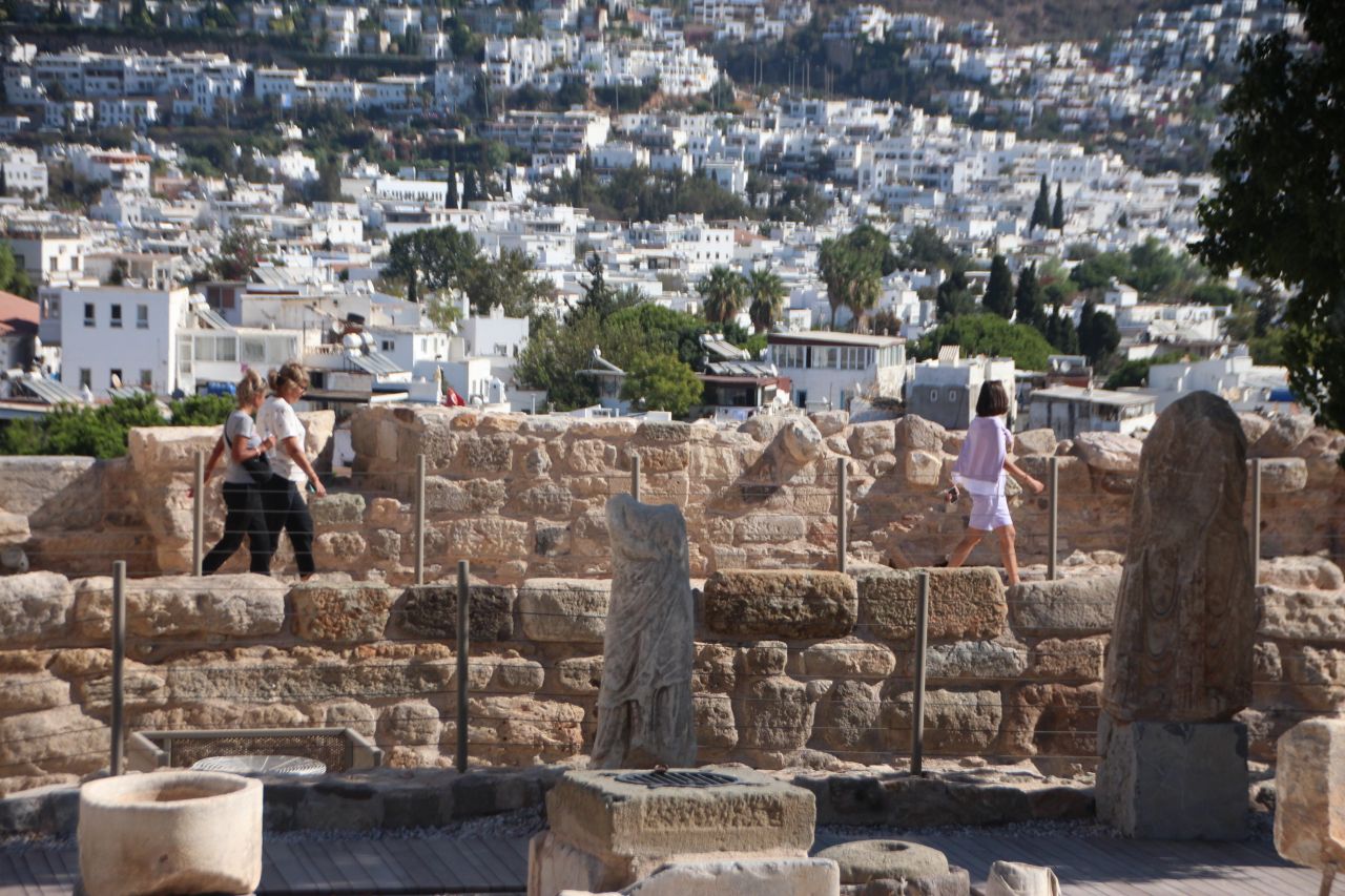 2021 yılında yerli ve yabancı turistler restorasyonu tamamlanan Bodrum Kalesi’ne akın etti 1