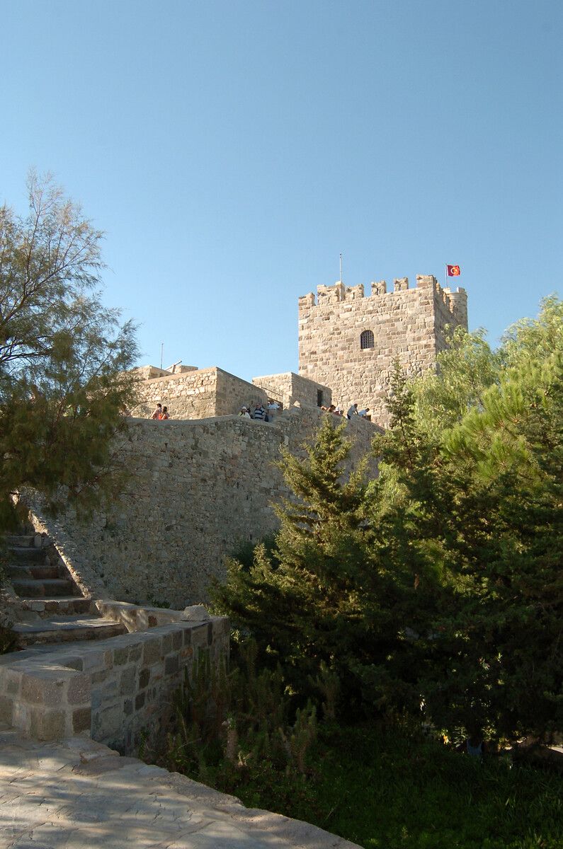 2021 yılında yerli ve yabancı turistler restorasyonu tamamlanan Bodrum Kalesi’ne akın etti 18
