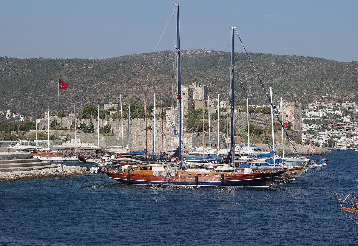 2021 yılında yerli ve yabancı turistler restorasyonu tamamlanan Bodrum Kalesi’ne akın etti 21
