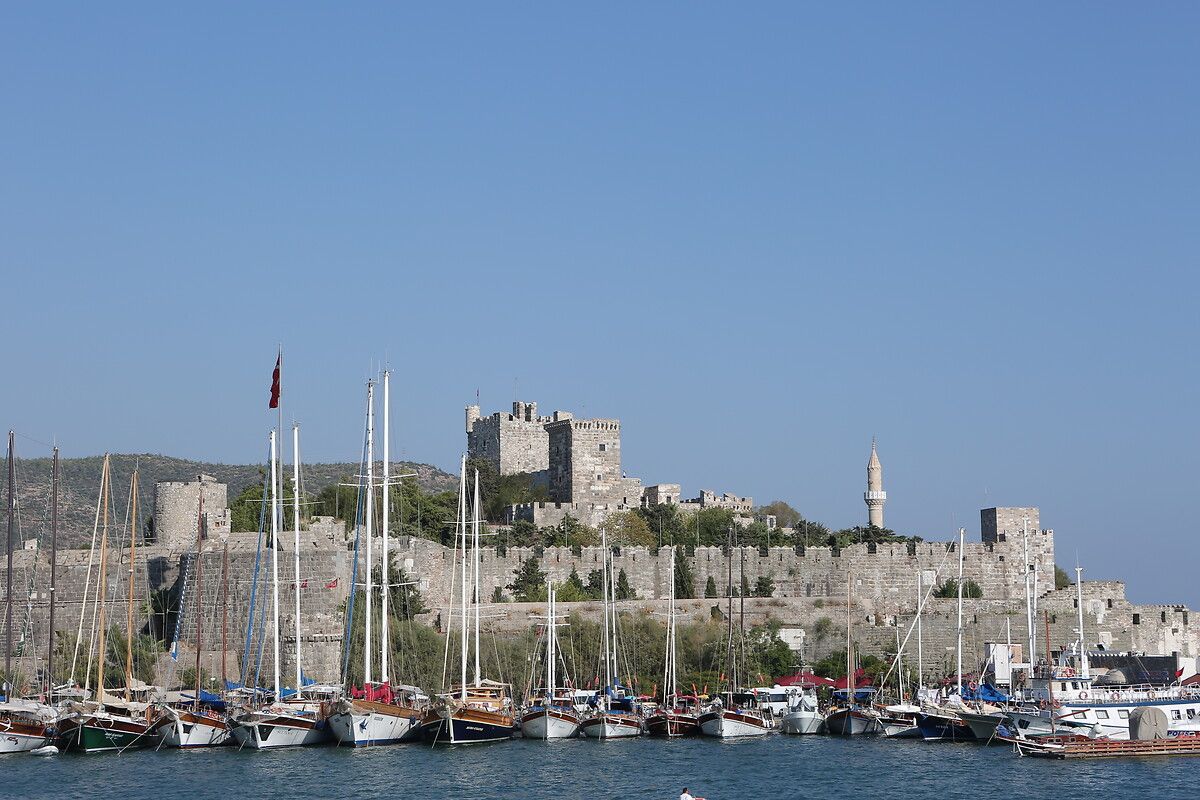 2021 yılında yerli ve yabancı turistler restorasyonu tamamlanan Bodrum Kalesi’ne akın etti 22
