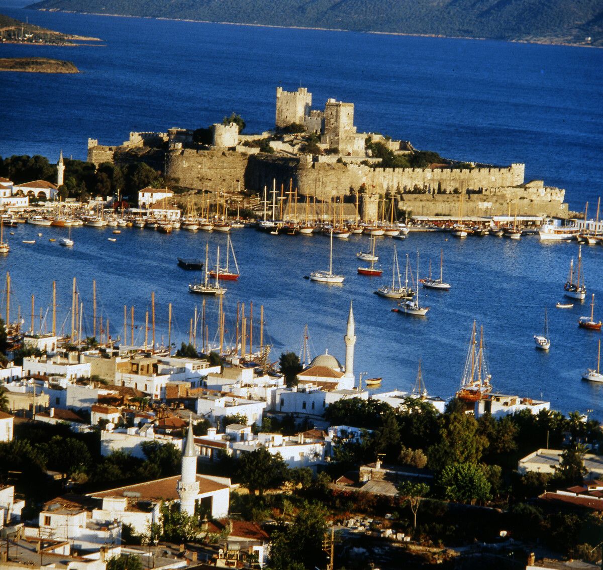 2021 yılında yerli ve yabancı turistler restorasyonu tamamlanan Bodrum Kalesi’ne akın etti 24