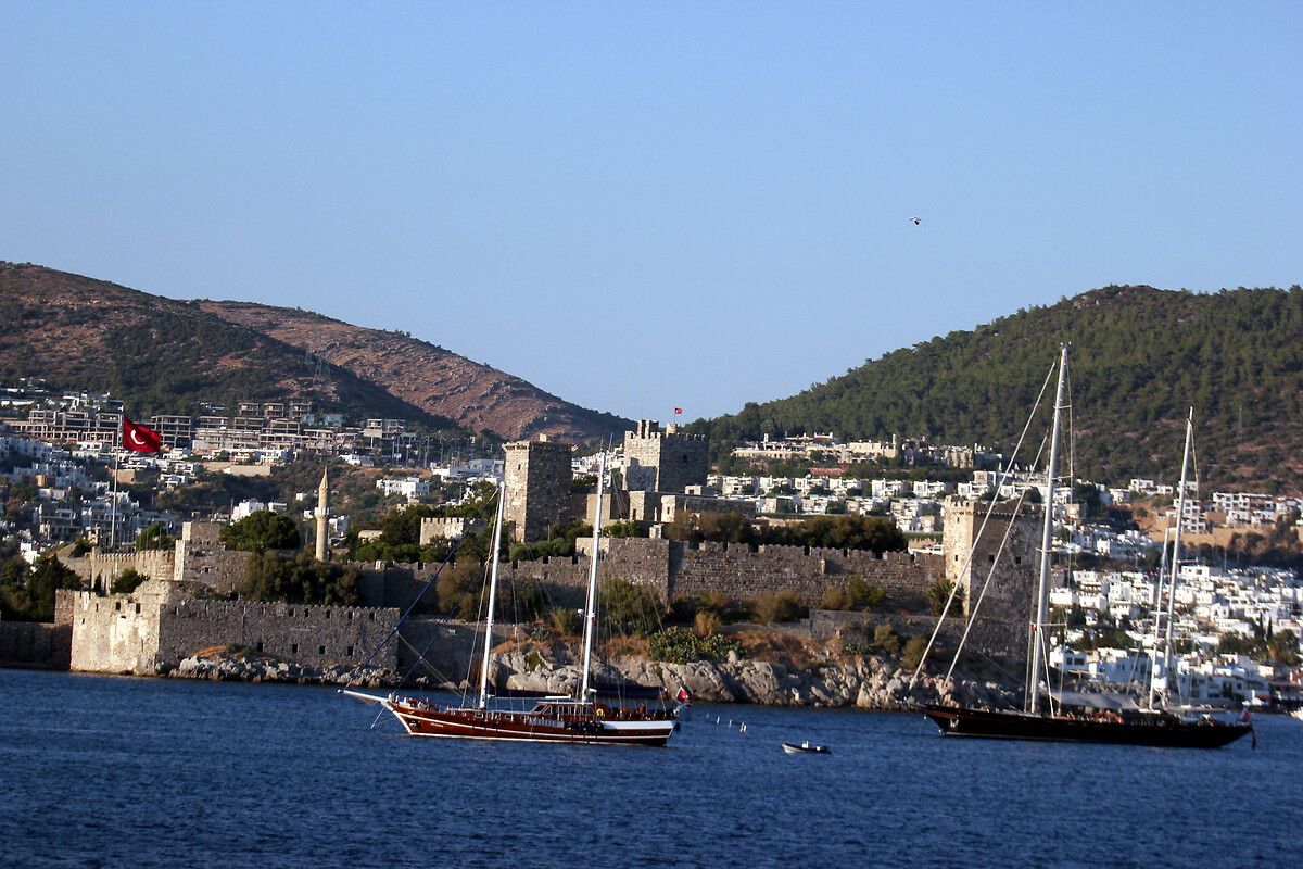 2021 yılında yerli ve yabancı turistler restorasyonu tamamlanan Bodrum Kalesi’ne akın etti 25