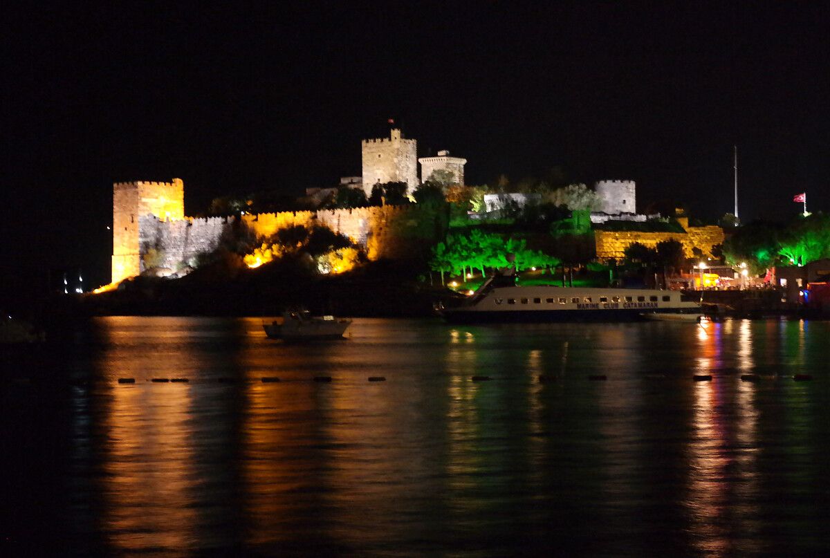 2021 yılında yerli ve yabancı turistler restorasyonu tamamlanan Bodrum Kalesi’ne akın etti 9