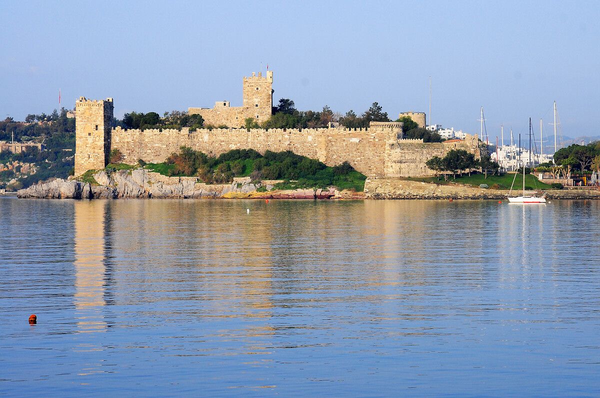 2021 yılında yerli ve yabancı turistler restorasyonu tamamlanan Bodrum Kalesi’ne akın etti 27