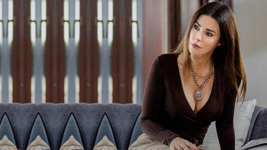 Defne Samyeli yeni aşkını derin dekoltesiyle duyurdu! 48 yaşındaki Samyeli güzellik sırrını açıkladı 15