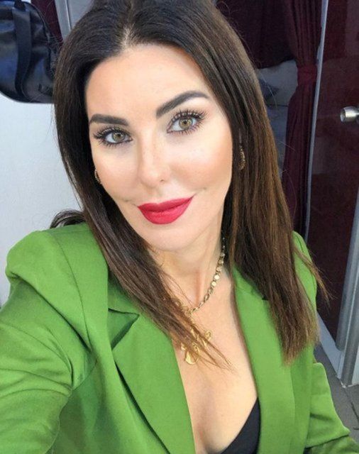 Defne Samyeli yeni aşkını derin dekoltesiyle duyurdu! 48 yaşındaki Samyeli güzellik sırrını açıkladı 17