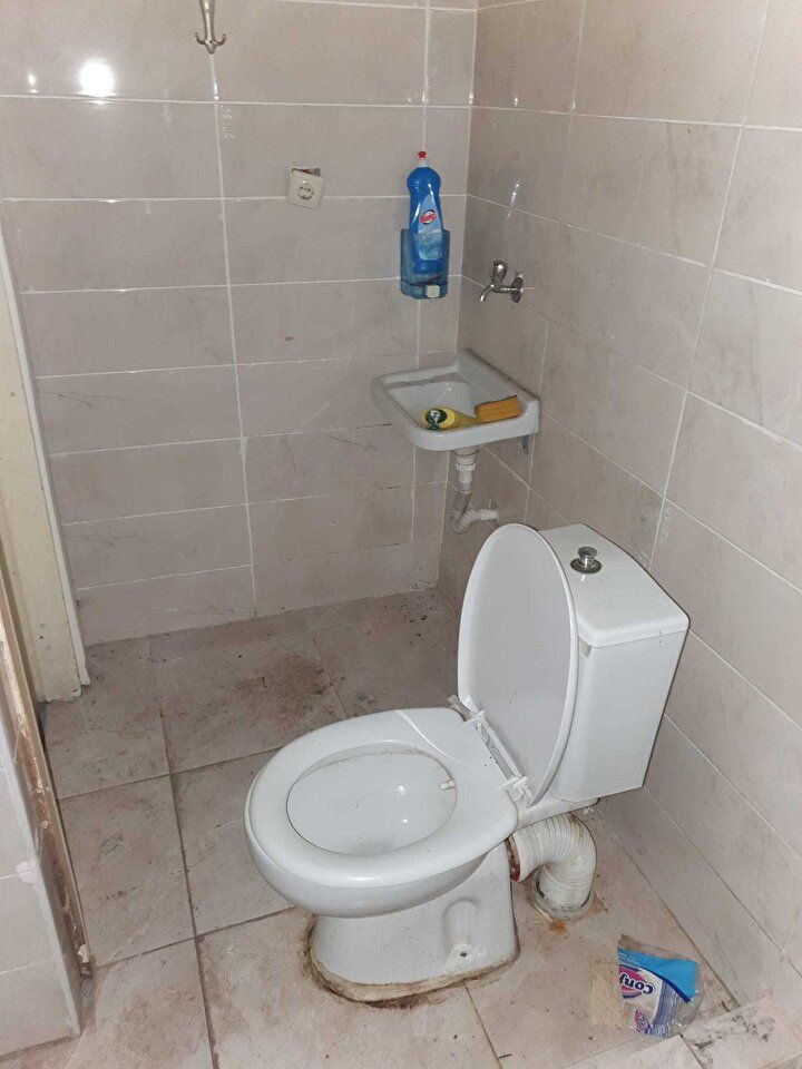 Kadıköy'de penceresiz 'doğa manzaralı' ev için istenen kira hayrete düşürdü!  Emlakçı 'Rağbet çok, beğenmeyen gelmesin' diyor! 4