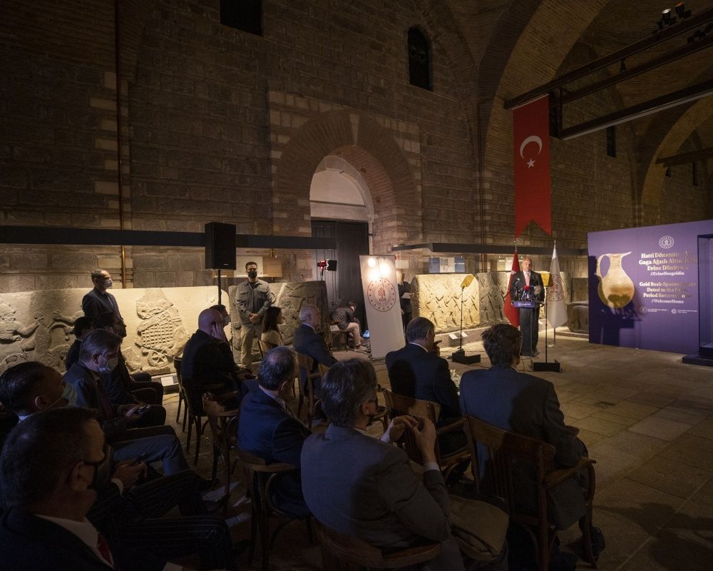 Hatti uygarlığı dönemine ait, yaklaşık 4 bin 250 yıllık altın gaga ağızlı testi Türkiye'ye iade edildi 12