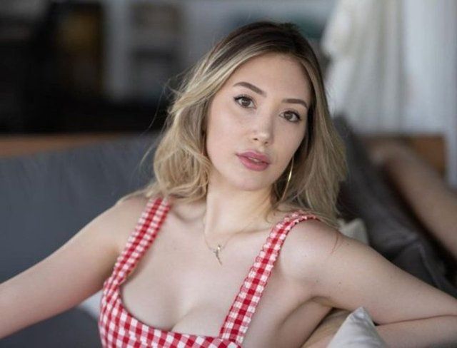 Yasmin Erbil baba lafı dinlemiyor! Bu dekolteye sansür yetmez! Erbil'den çılgın Cadılar Bayramı pozu 9
