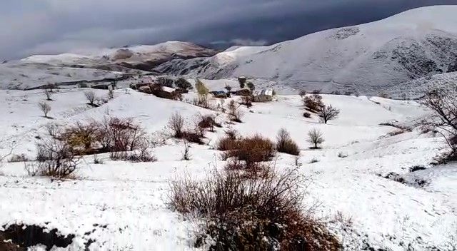 Kar Yüksekova'yı beyaza bürüdü... Kar kalınlığı 5 santimi buldu 4