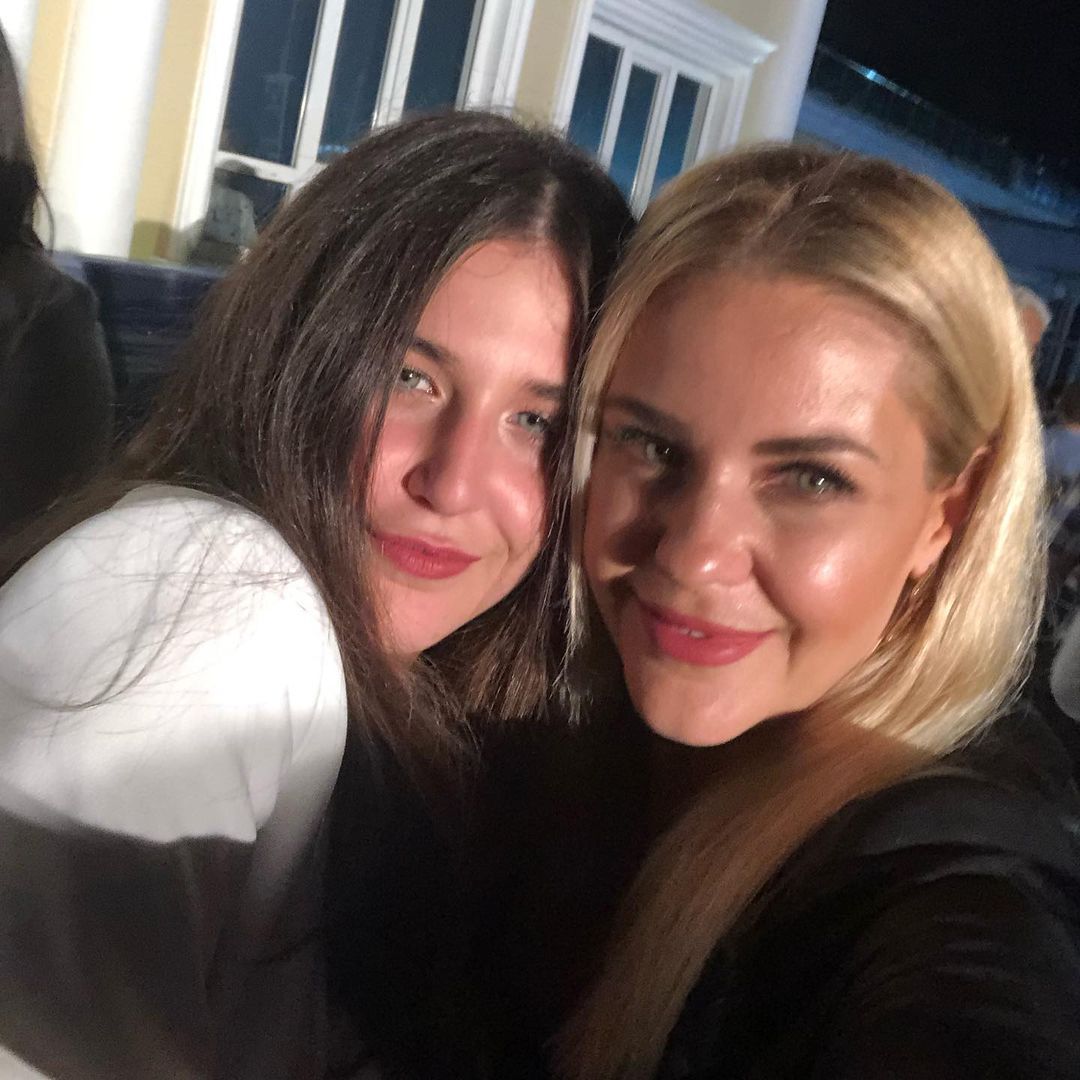 Emine Ün ile Emre Kınay'ın kızları Duru Kınay güzelliğiyle büyüledi! Annesini bile gölgede bıraktı 7
