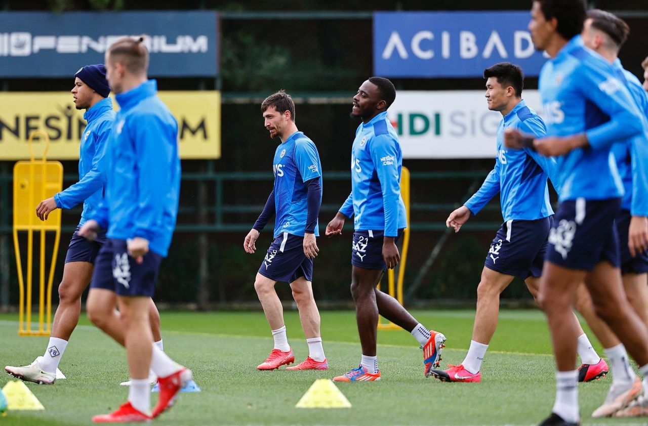 Fenerbahçe'de sakatlığını atlatan İrfan Can Kahveci Antwerp maçıyla ilk 11'e dönüyor 2