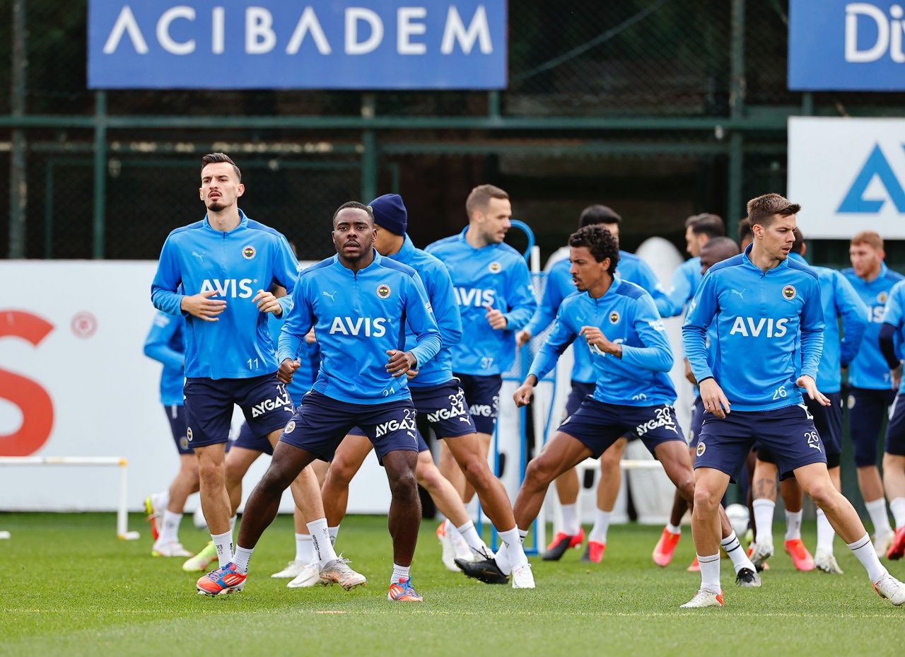 Fenerbahçe'de sakatlığını atlatan İrfan Can Kahveci Antwerp maçıyla ilk 11'e dönüyor 1