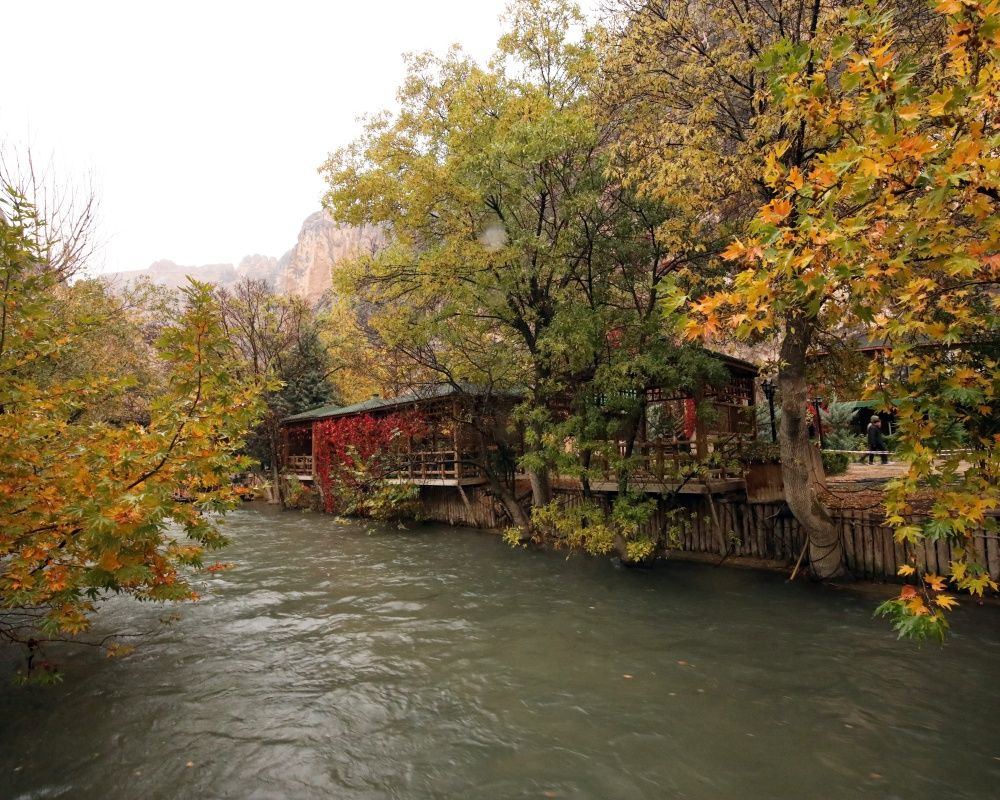 Tohma Kanyonu ve Somuncu Baba Külliyesi sonbahar renklerine büründü 13