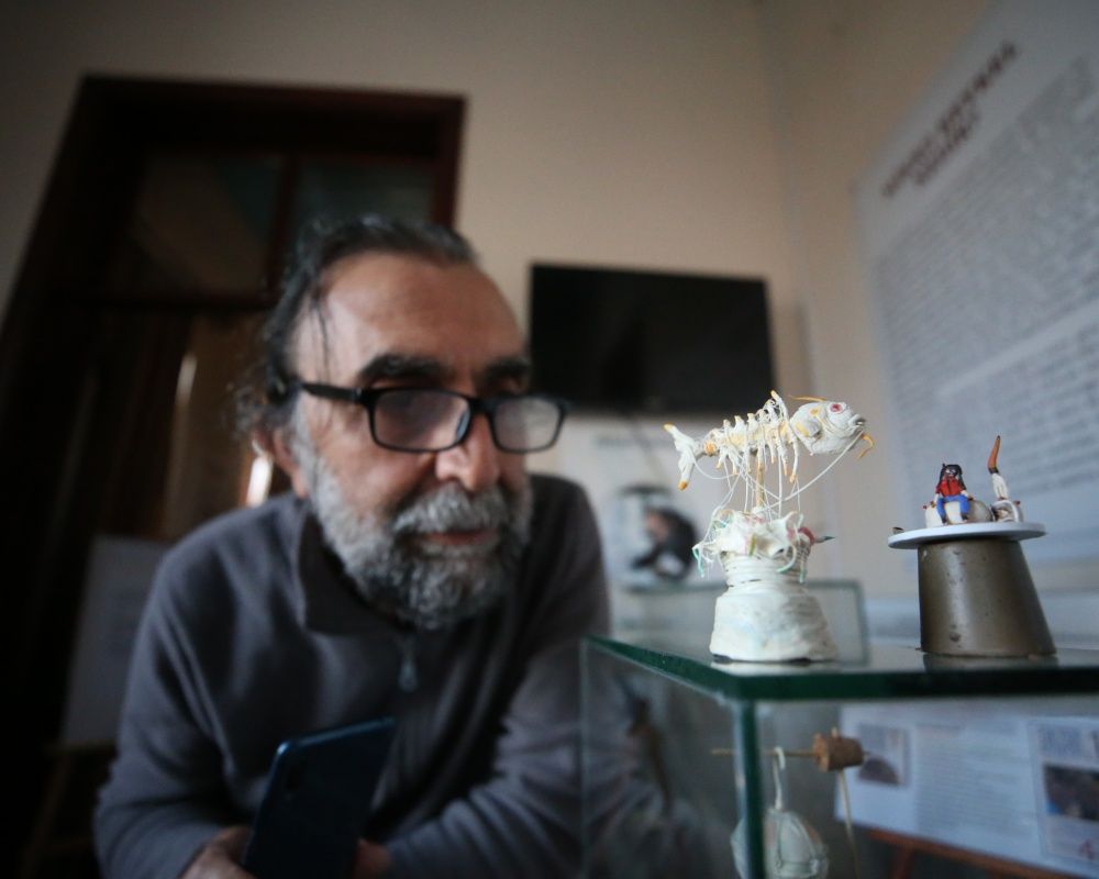 Dünyada bir ilk! Çiğnenmiş cikletler çevre kirliliğine dikkat çekmek için heykele dönüştürüldü 8