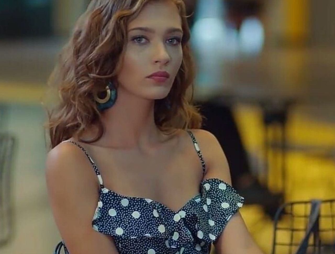 Melisa Döngel iç çamaşırlı yatak pozuyla nefes kesti! İlk yorum Demet Akalın'dan geldi! 4