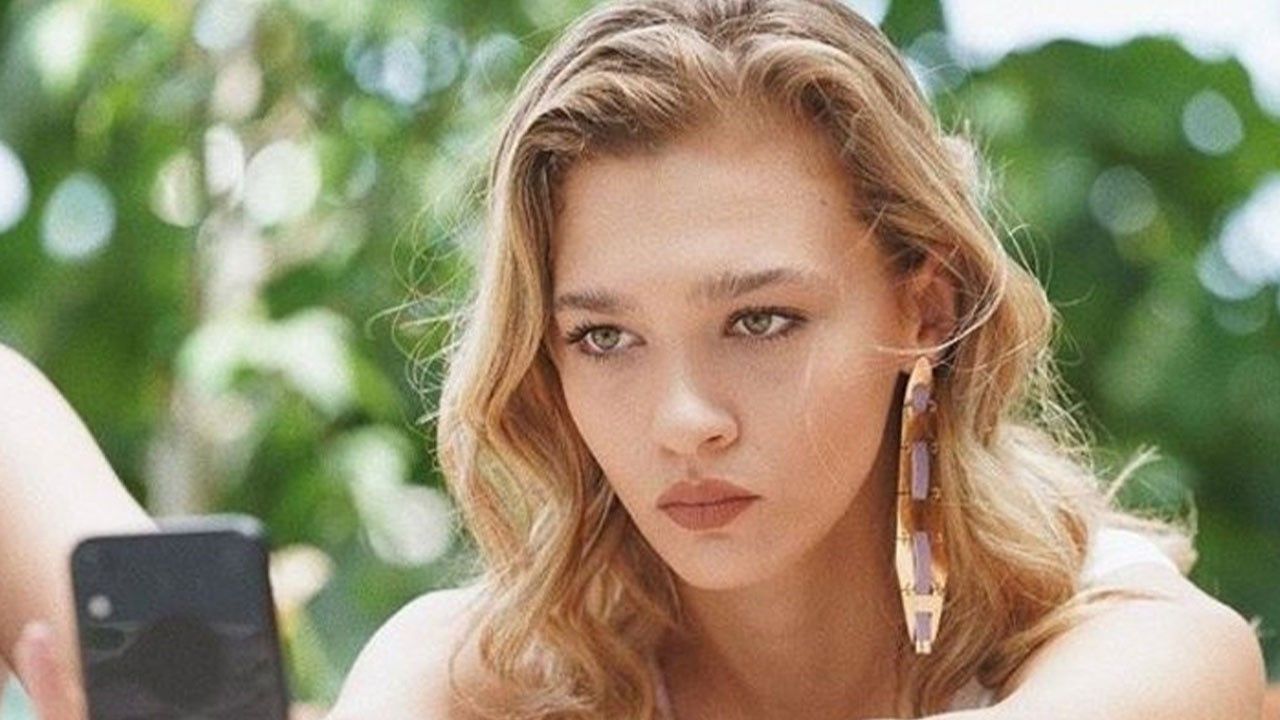 Melisa Döngel iç çamaşırlı yatak pozuyla nefes kesti! İlk yorum Demet Akalın'dan geldi! 6