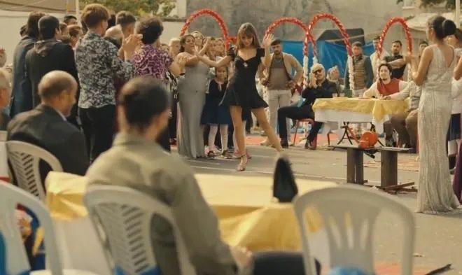 Aslıhan Malbora pozlarıyla hayran bıraktı! Üç Kuruş'un Leyla'sı kıvrak dansıyla büyüledi! 12