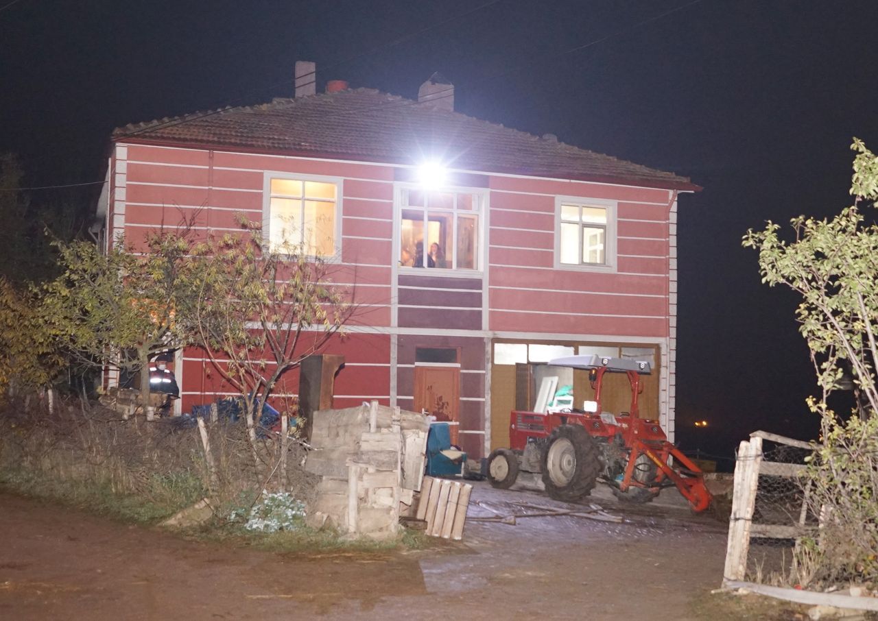 Bir haftada evleri 5 kez yandı! Ev halkı hortumla nöbete başladı 1