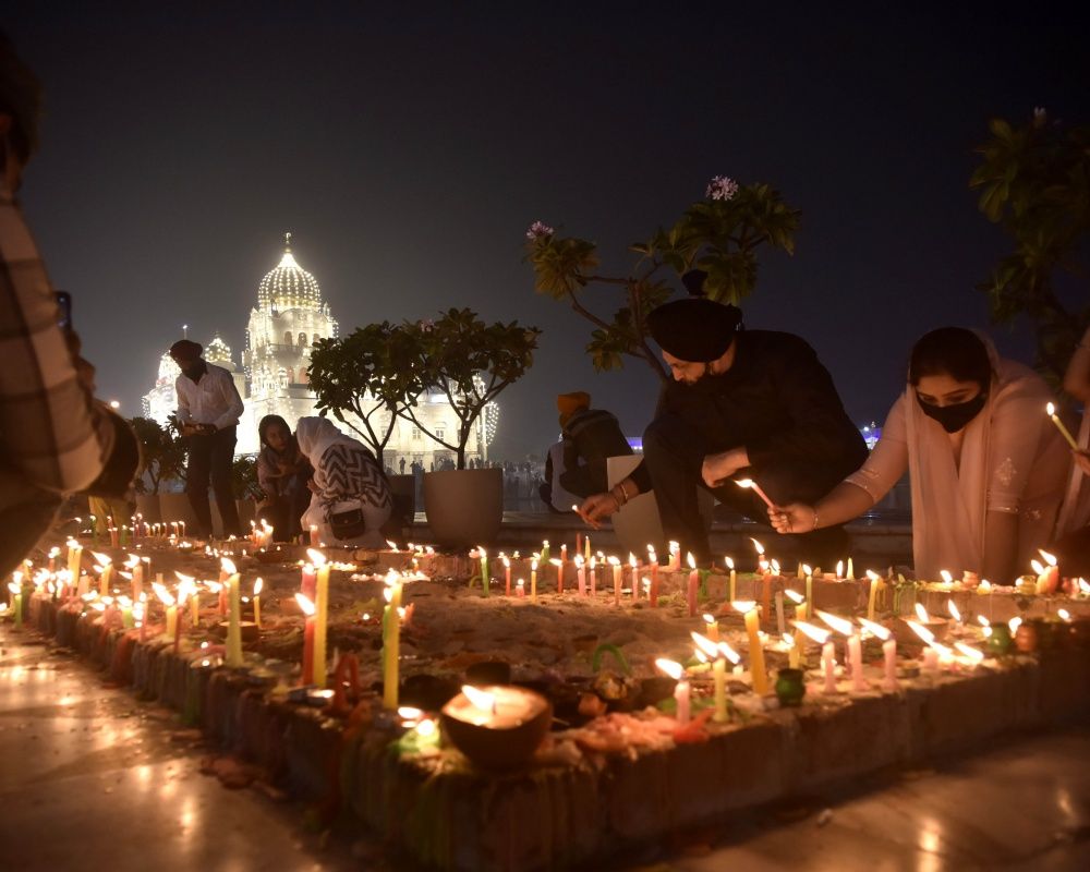 Hindular tarafından kutlanan Diwali Işık Festivali Yeni Delhi'nin hava kalitesini düşürdü 3