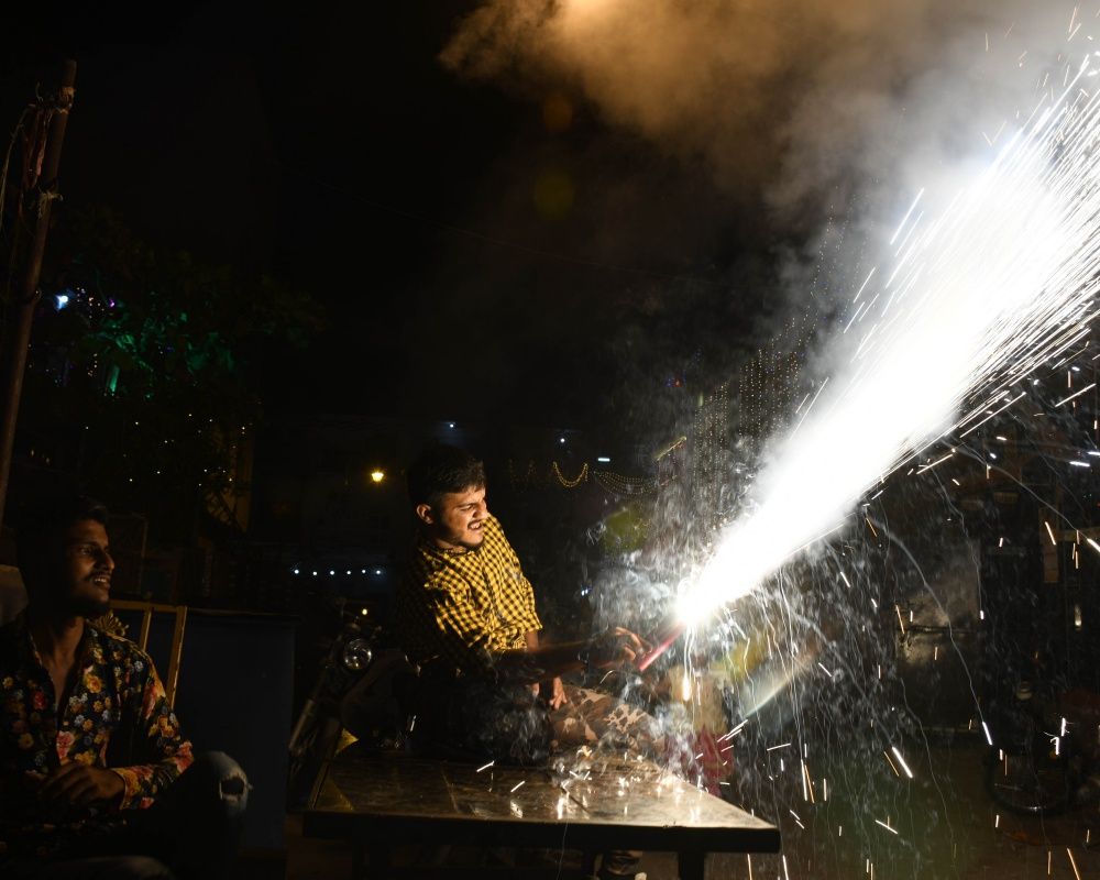 Hindular tarafından kutlanan Diwali Işık Festivali Yeni Delhi'nin hava kalitesini düşürdü 9