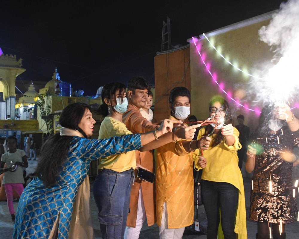 Hindular tarafından kutlanan Diwali Işık Festivali Yeni Delhi'nin hava kalitesini düşürdü 10