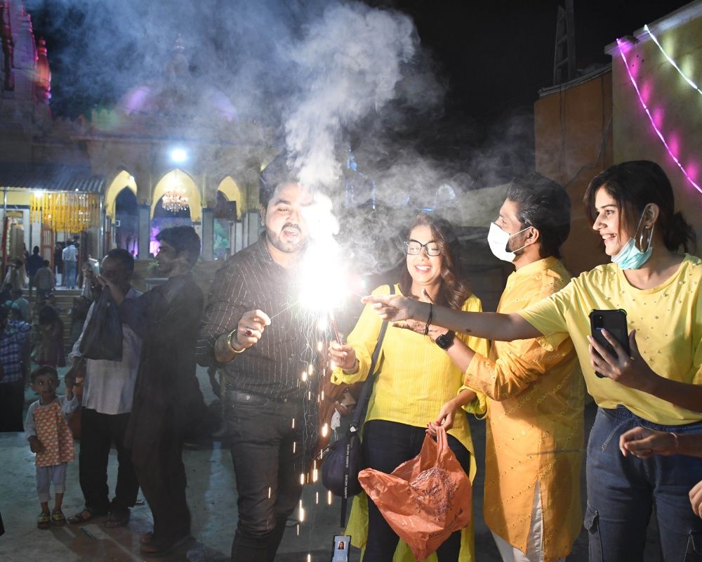 Hindular tarafından kutlanan Diwali Işık Festivali Yeni Delhi'nin hava kalitesini düşürdü 11