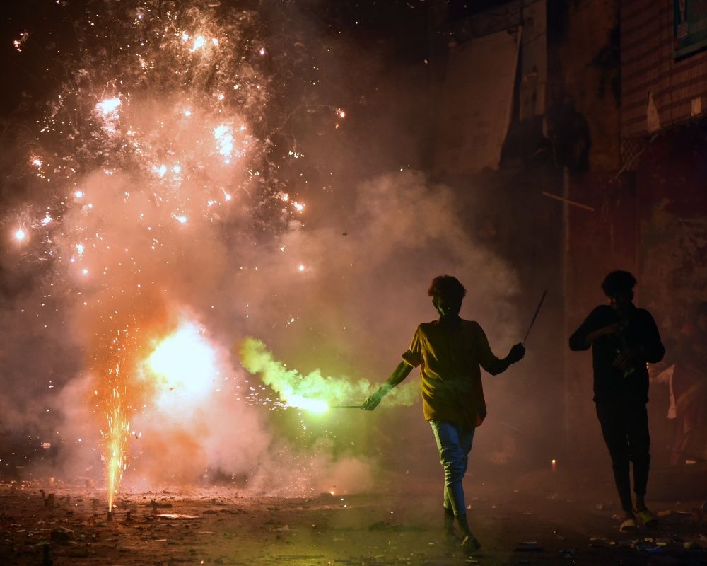 Hindular tarafından kutlanan Diwali Işık Festivali Yeni Delhi'nin hava kalitesini düşürdü 14
