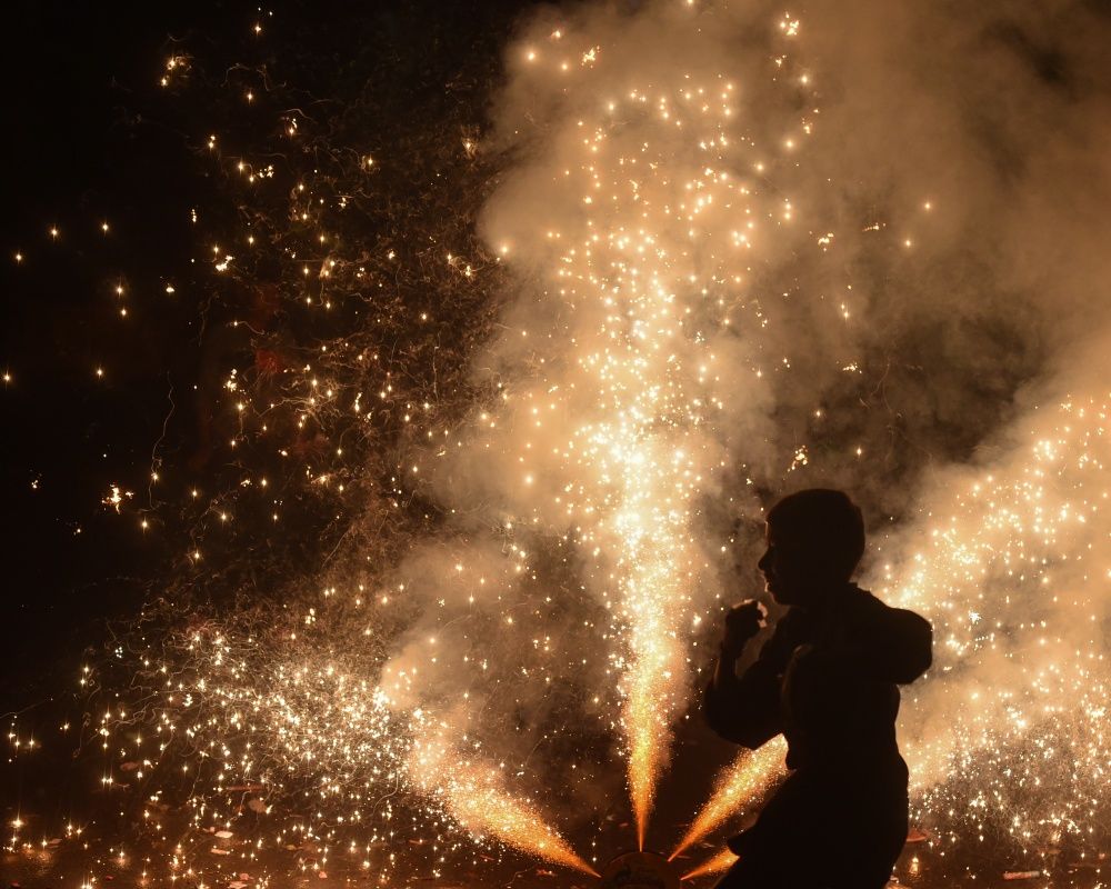 Hindular tarafından kutlanan Diwali Işık Festivali Yeni Delhi'nin hava kalitesini düşürdü 15