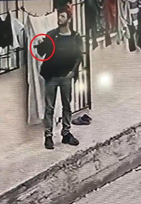 Bursalıların korkulu rüyası! Sapık hırsız kadın iç çamaşırlarını çalıp kaçıyor... Kameralara yakalandı... 4