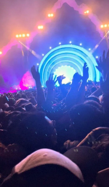 8 kişinin ezilerek can verdiği konserde Kylie Jenner ve Kendall Jenner hiçbir şey olmamış gibi cesetlerin arasından geçtiler 8