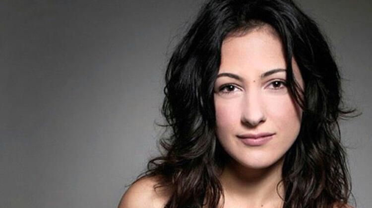 Meltem Cumbul Kırmızı Oda'dan Sonra Açıldı! Elbisenin Altına Hiçbir Şey Giymedi! Nazara Gelecek... 3