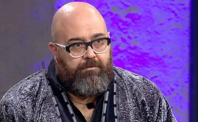 Somer Şef sakalsız haliyle iyi ki dedirtti! MasterChef jürisi Somer Sivrioğlu'nun sakalsız hali... 3