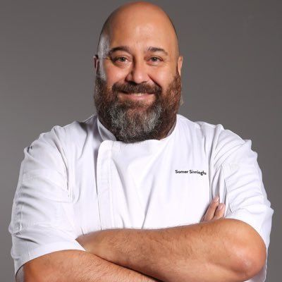 Somer Şef sakalsız haliyle iyi ki dedirtti! MasterChef jürisi Somer Sivrioğlu'nun sakalsız hali... 4
