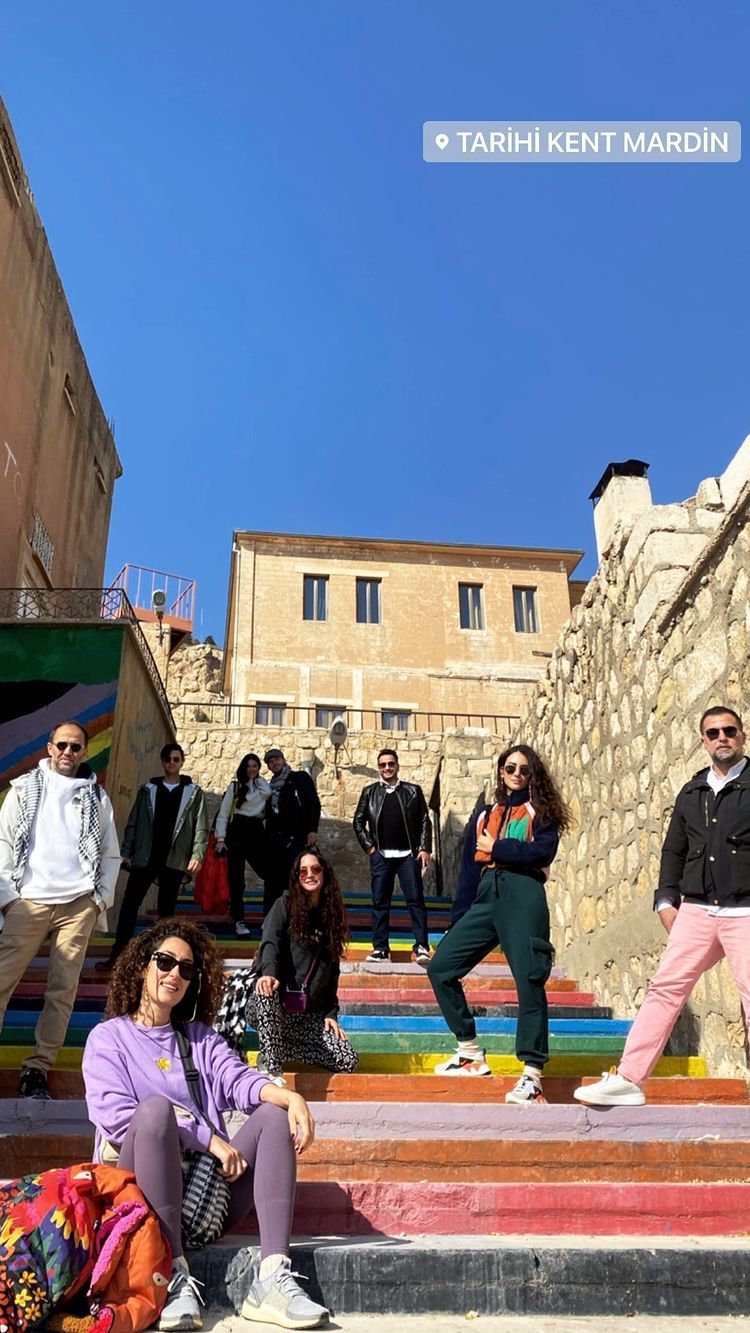 Çekimler için Mardin'e giden Kıvanç Tatlıtuğ'u eşi Başak Dizer yalnız bırakmadı 3