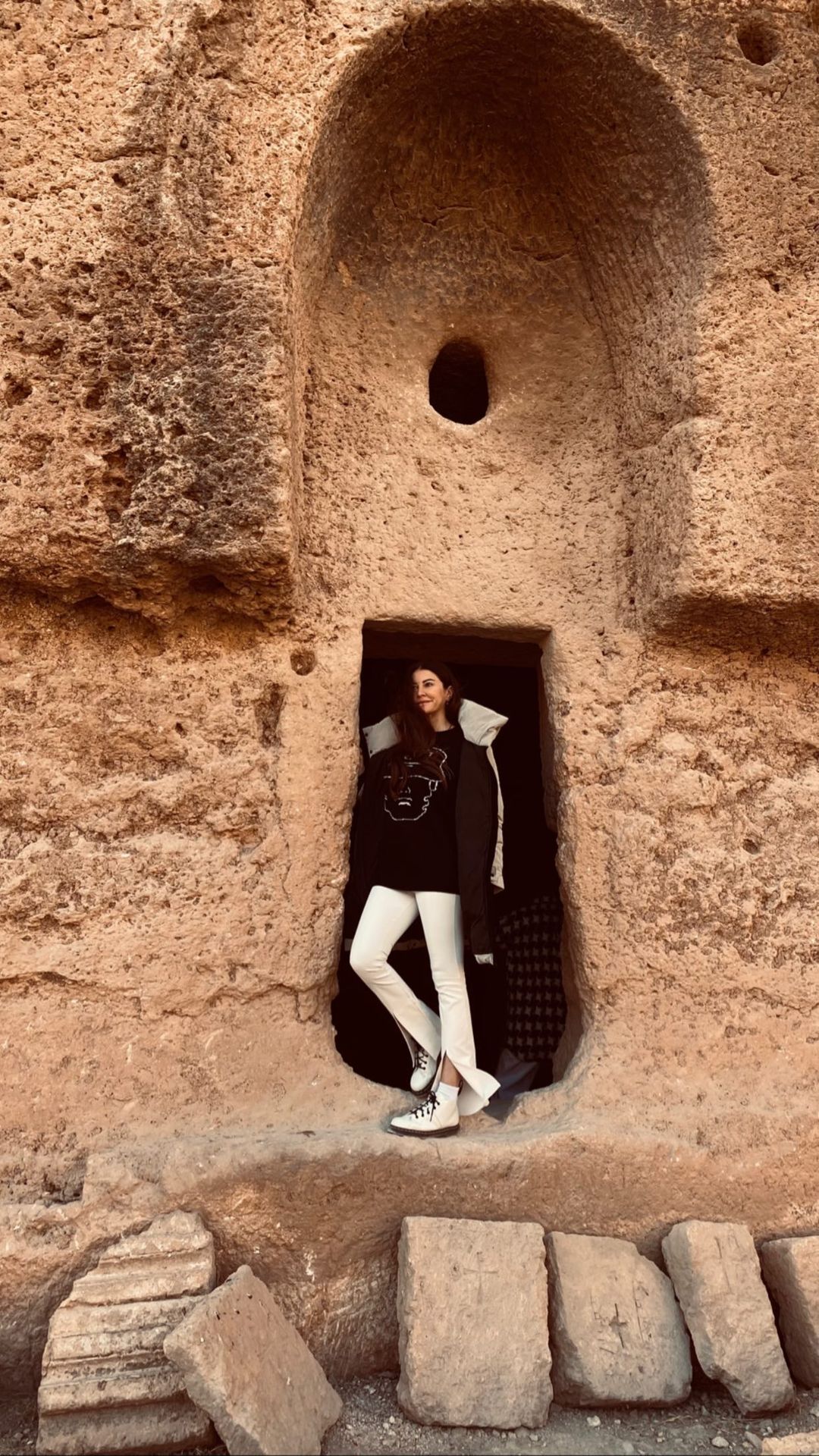 Çekimler için Mardin'e giden Kıvanç Tatlıtuğ'u eşi Başak Dizer yalnız bırakmadı 4